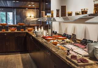 restaurant in arosa, restaurant in the swiss mountains, breakfast buffet in arosa, swiss hotel, hotel arosa, swiss breakfast